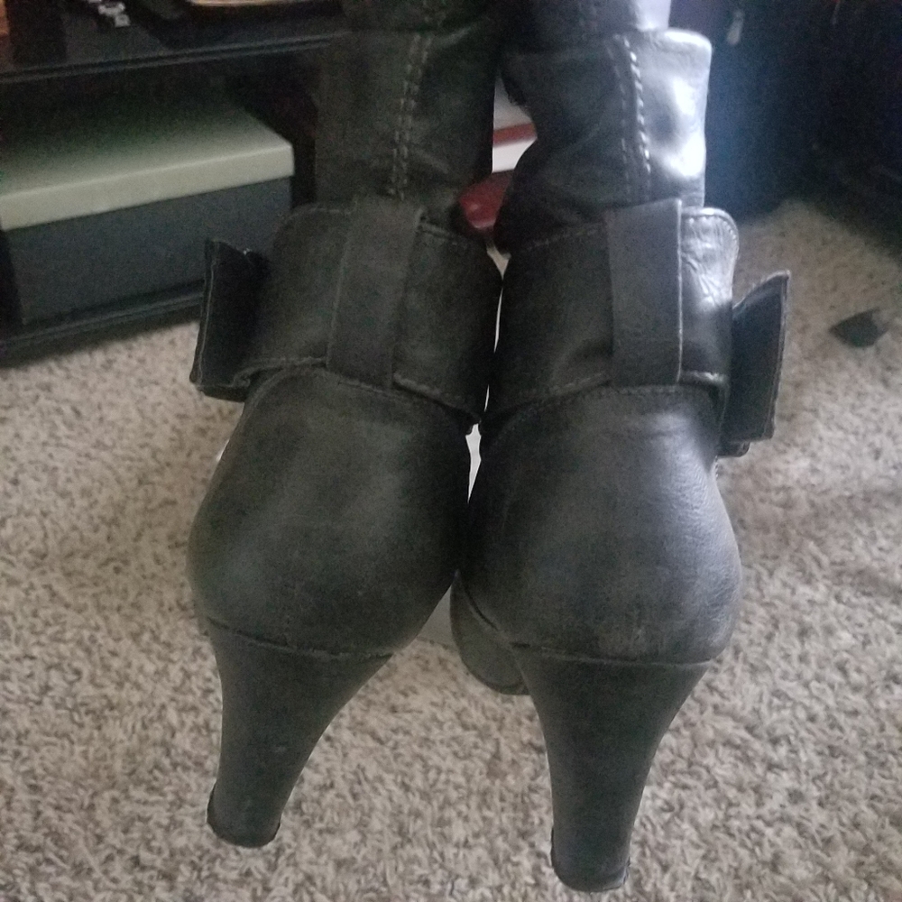 Grey Sloucy Boot - Picture 3 of 8